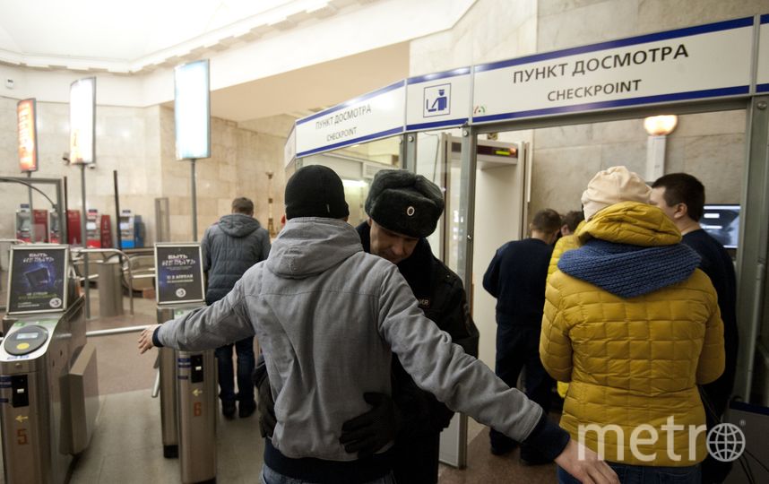 Что проверяет полиция в планшете в метро