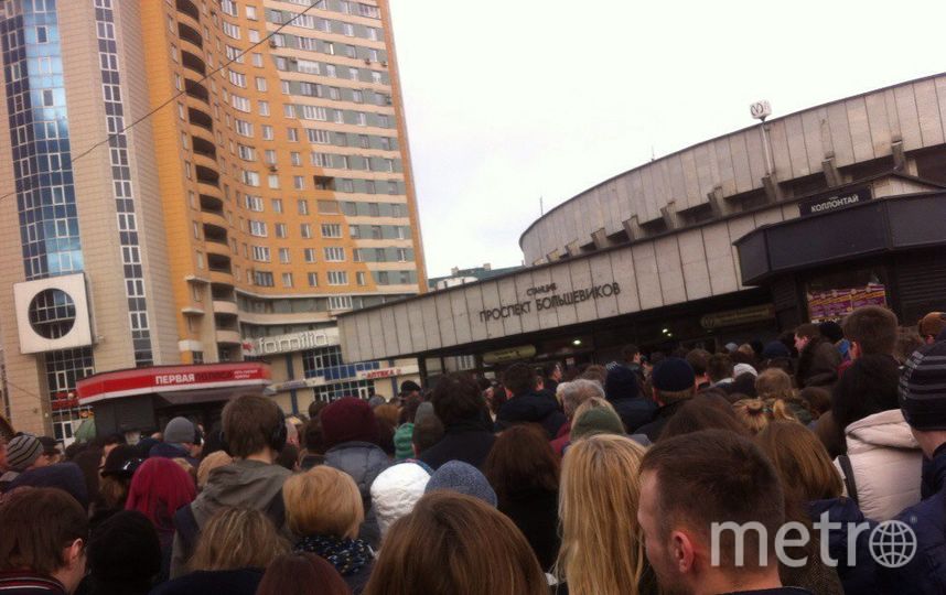 Петербург метро проспект большевиков. Проспект Большевиков метро снаружи. Станция метро проспект Большевиков снаружи. Проспект Большевиков Санкт-Петербург метро снаружи. Метро Большевиков что рядом.