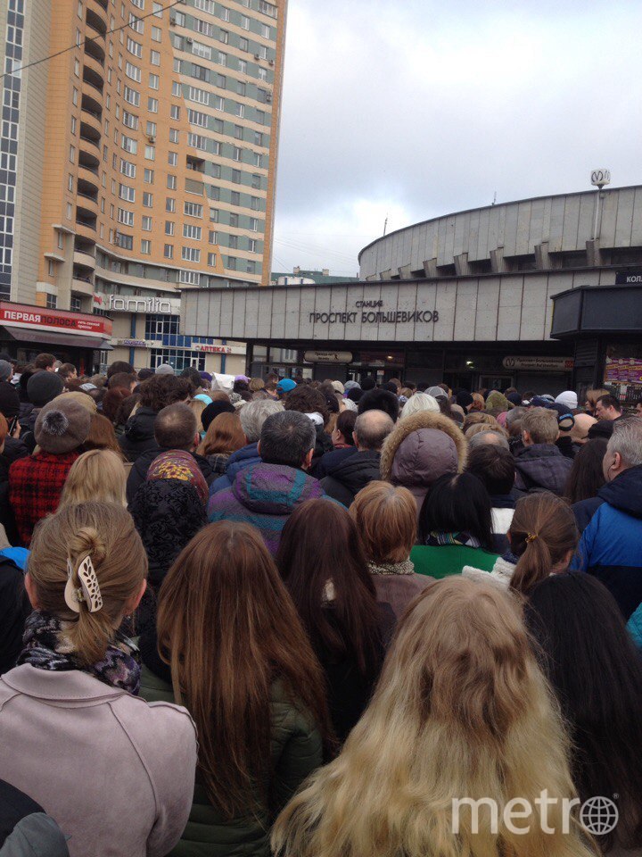 Метро большевиков магазин. Проспект Большевиков метро. Метро проспект Большевиков Санкт-Петербург. Ярмарка метро проспект Большевиков 2021. Метро Питер Большевиков.