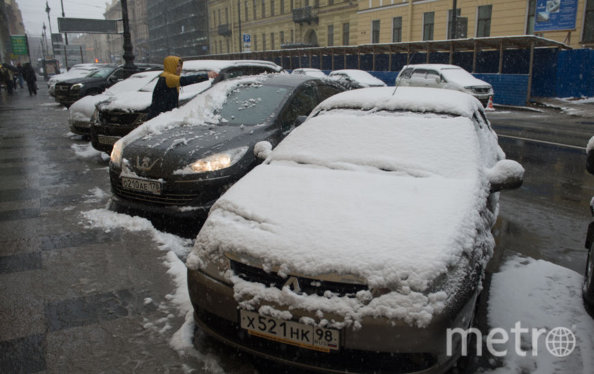 Снег в Петербурге идет с утра 13 апреля. Фото Святослав Акимов, "Metro"