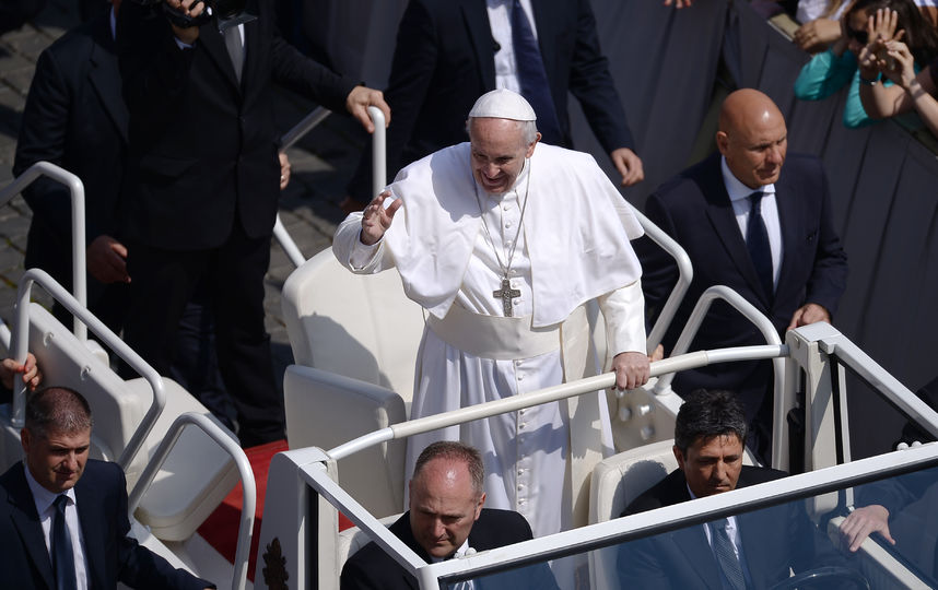 Папа римский выступил с традиционным посланием Urbi et Orbi. Фото AFP