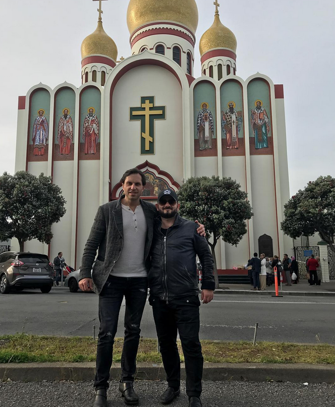 Галустян и Ревва машут руками из Лос-Анджелеса. Фото Фото: соцсети.