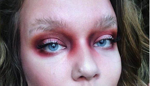 Новый тренд макияжа брови-перья взорвал Instagram. Фото Скриншот Instagram/beautybekky