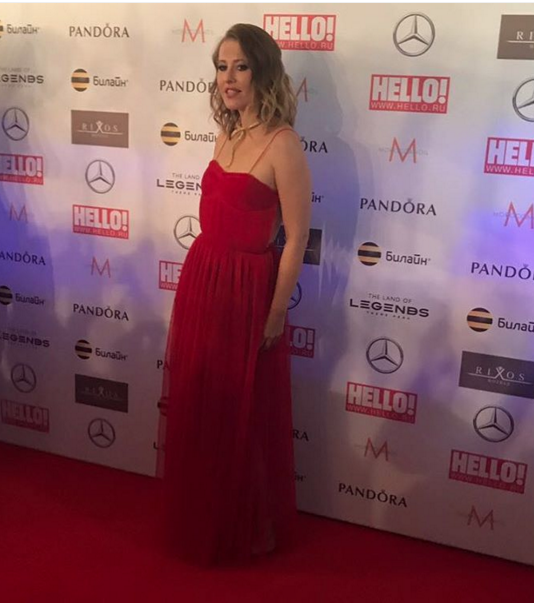 Ксения Собчак на премии журнала Hello. Фото Instagram