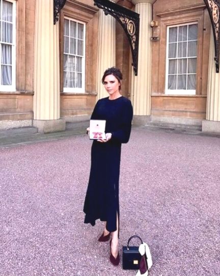 Виктория Бекхэм получила Орден Британской империи. Фото Instagram