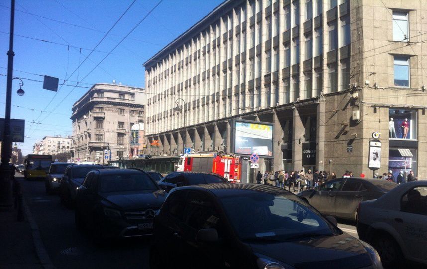 Петроградская метро спб. Станция метро Петроградская Санкт-Петербург. Станция метро Петроградская СПБ. Петроградка в Питере метро.