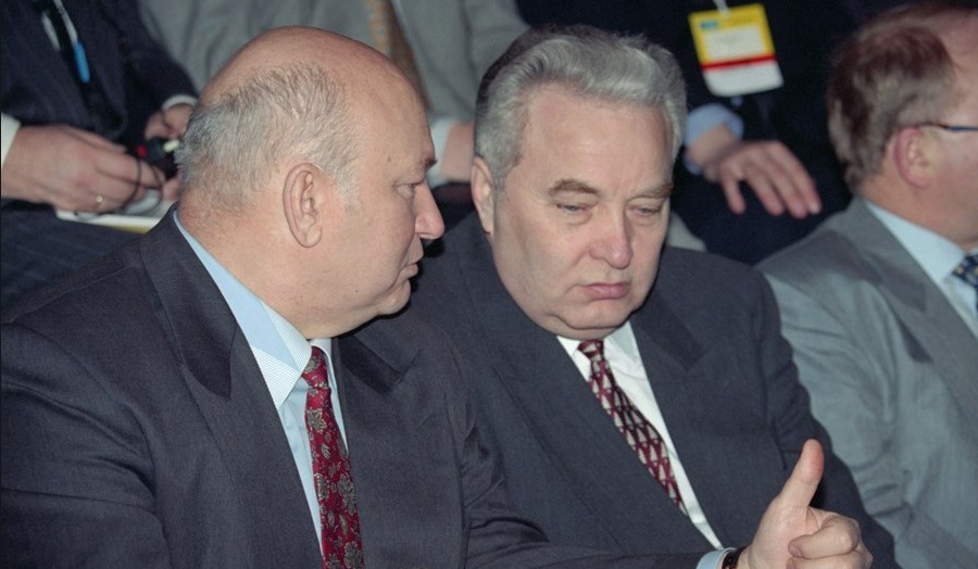 Алексей Большаков (справа) с Юрием Лужковым. Фото Фото: соцсети.